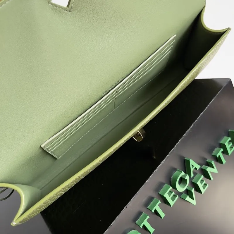 Bottega Ventea Green Crocodile Embossed Clutch Bag - Image 9