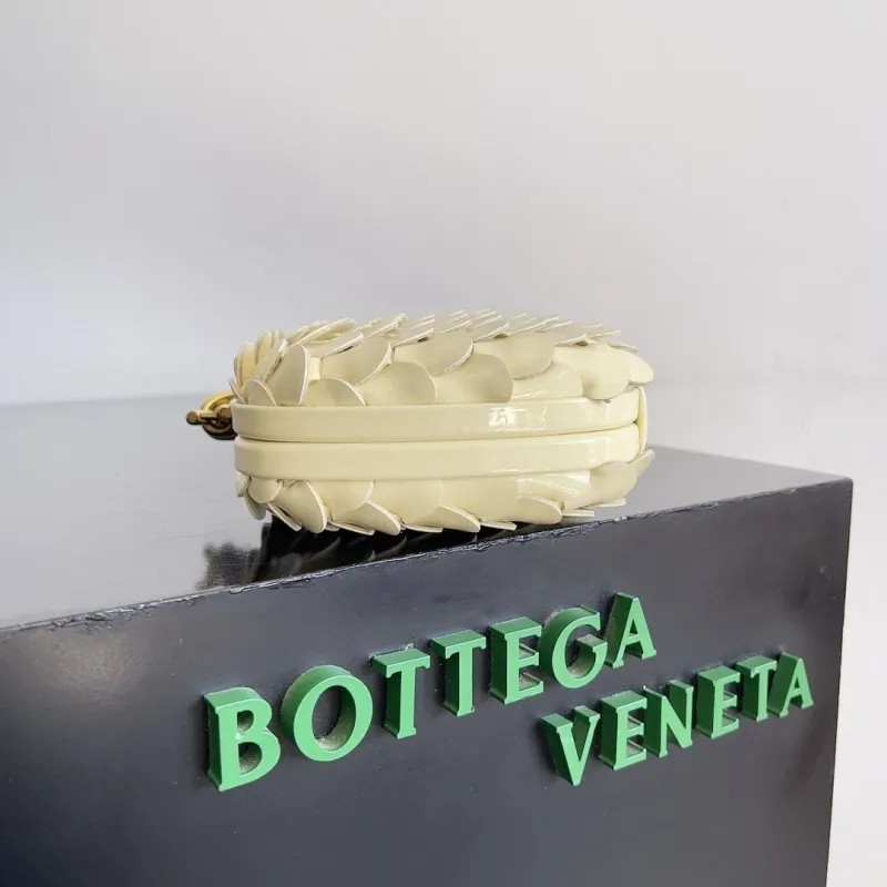 Bottega Veneta Cream Scale Clutch Bag - Image 4