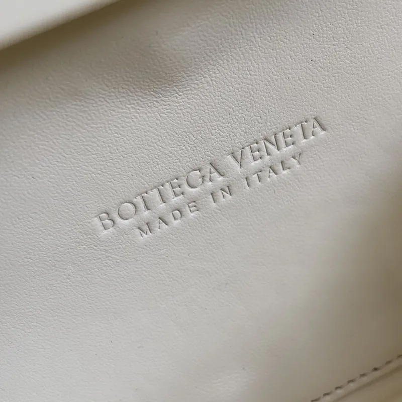 Bottega Veneta Cream Scale Clutch Bag - Image 6