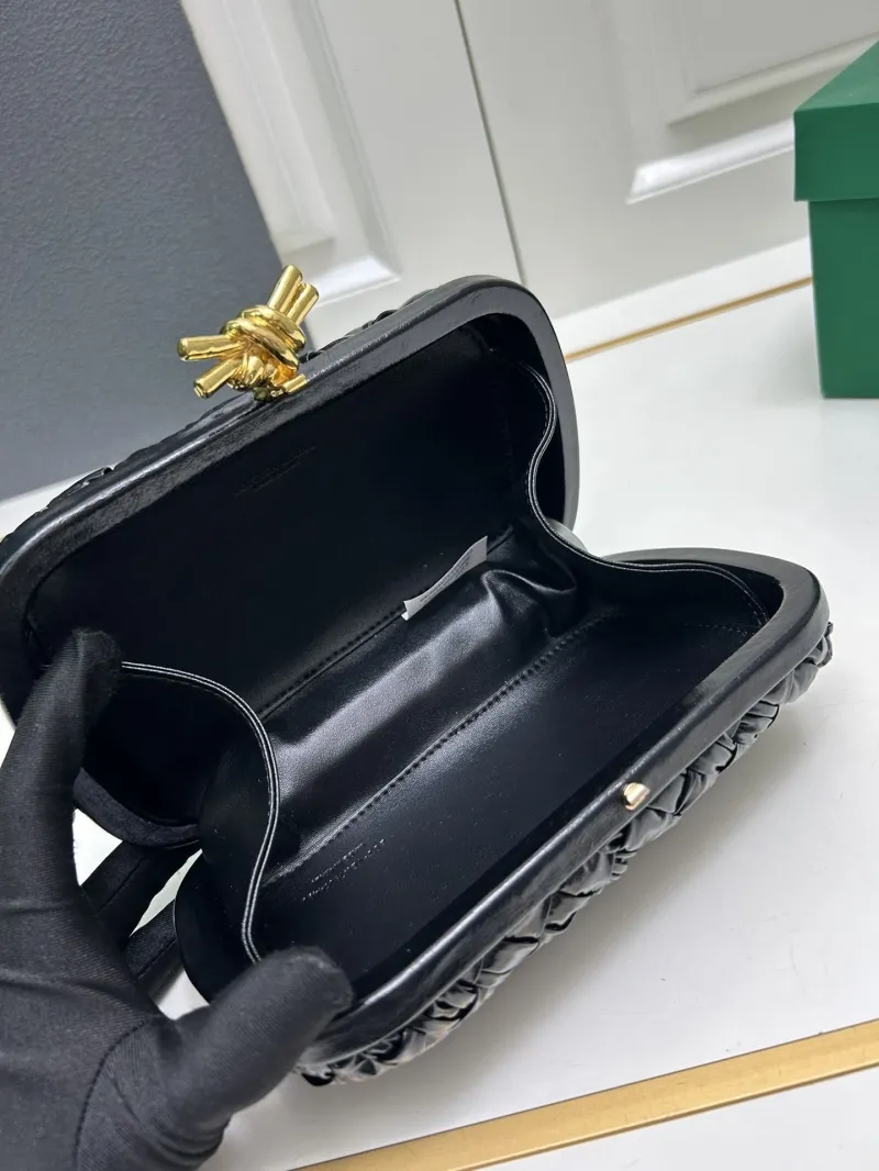 Bottega Veneta Black Woven Leather Clutch S0899 - Image 8