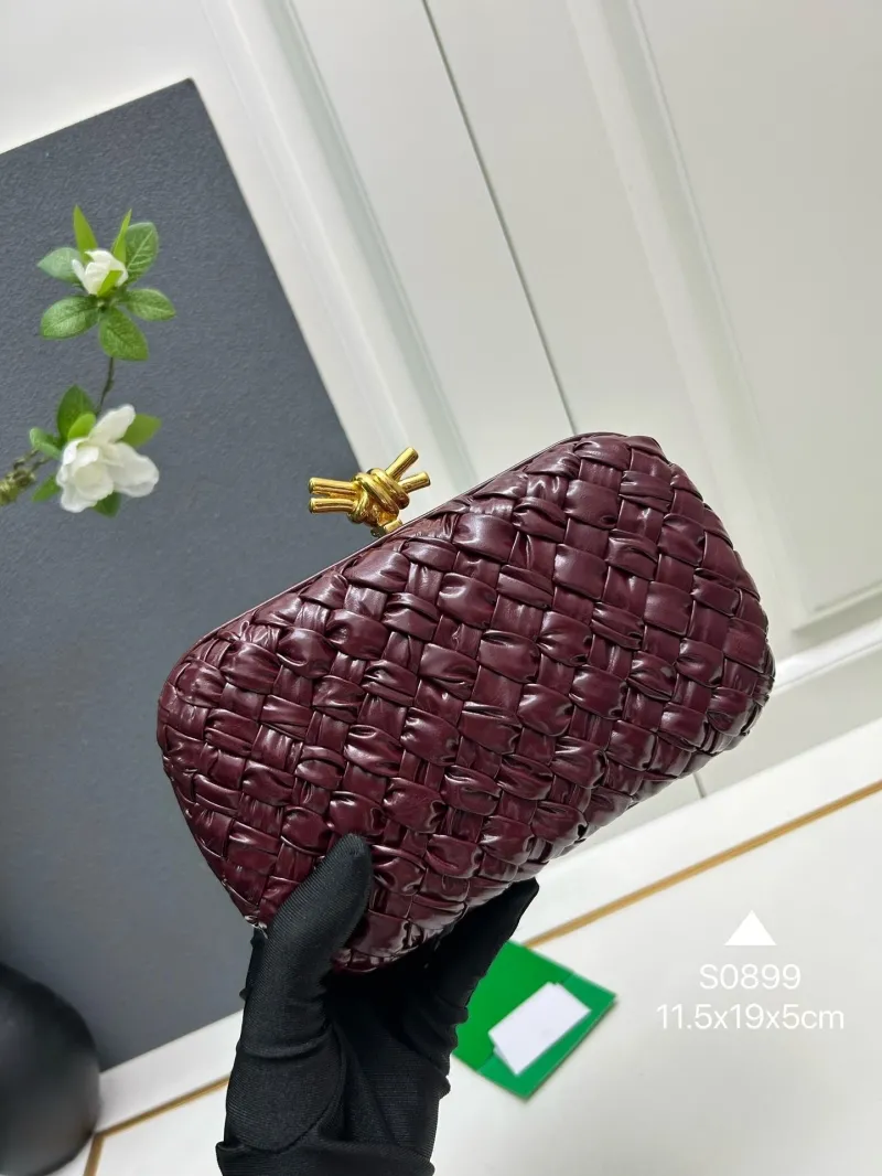 Bottega Veneta Burgundy Woven Clutch Bag S0899 - Image 3