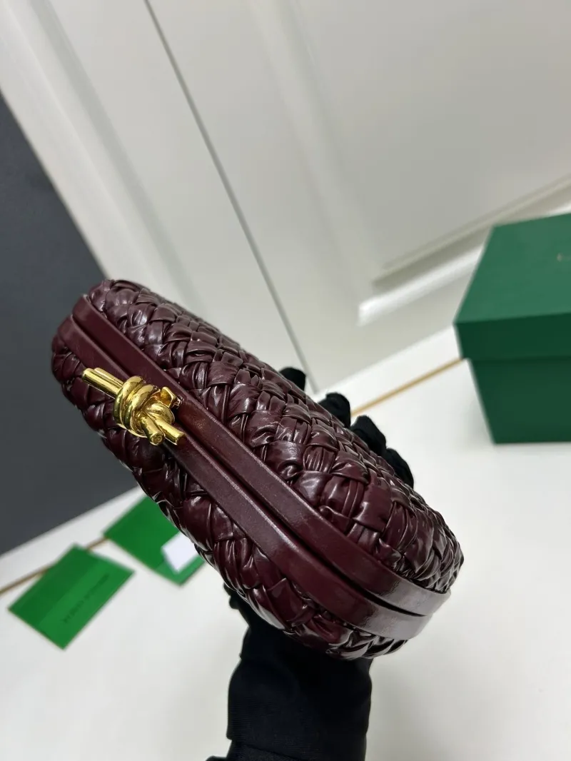 Bottega Veneta Burgundy Woven Clutch Bag S0899 - Image 4
