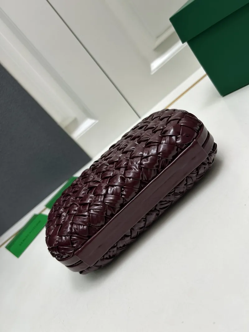 Bottega Veneta Burgundy Woven Clutch Bag S0899 - Image 7
