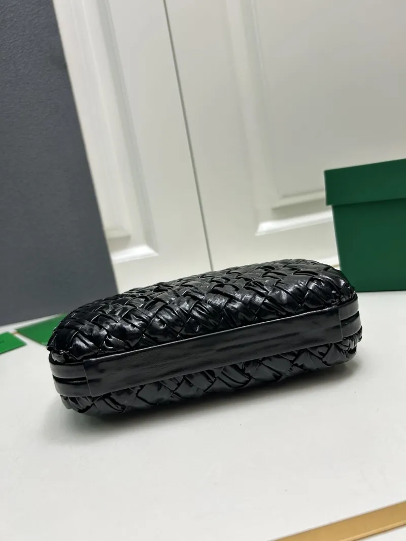 Bottega Veneta Black Woven Clutch S0899 - Image 4
