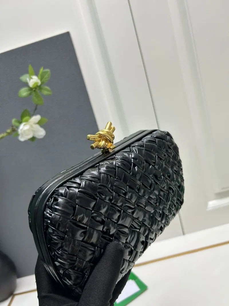 Bottega Veneta Black Woven Clutch S0899 - Image 6
