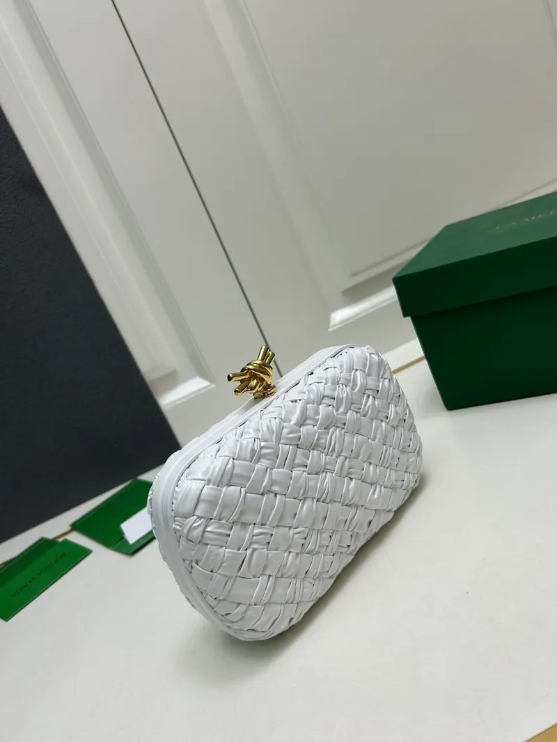 Bottega Veneta White Woven Clutch S0899 - Image 3