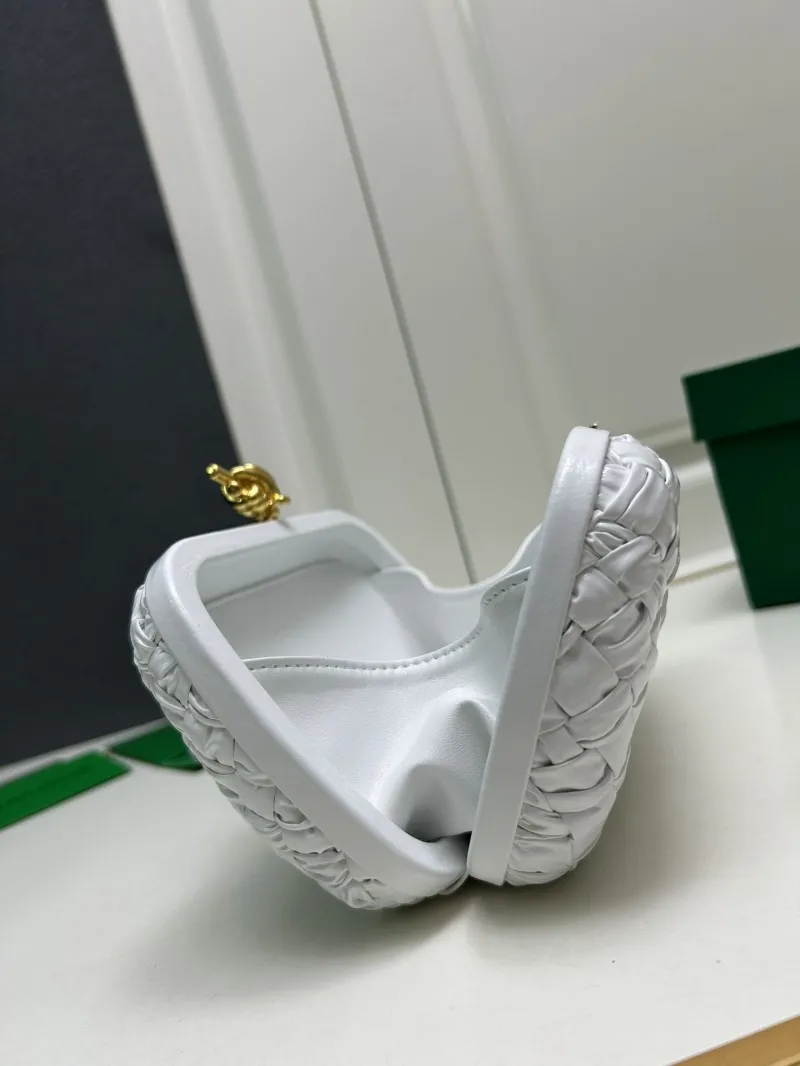 Bottega Veneta White Woven Clutch S0899 - Image 6