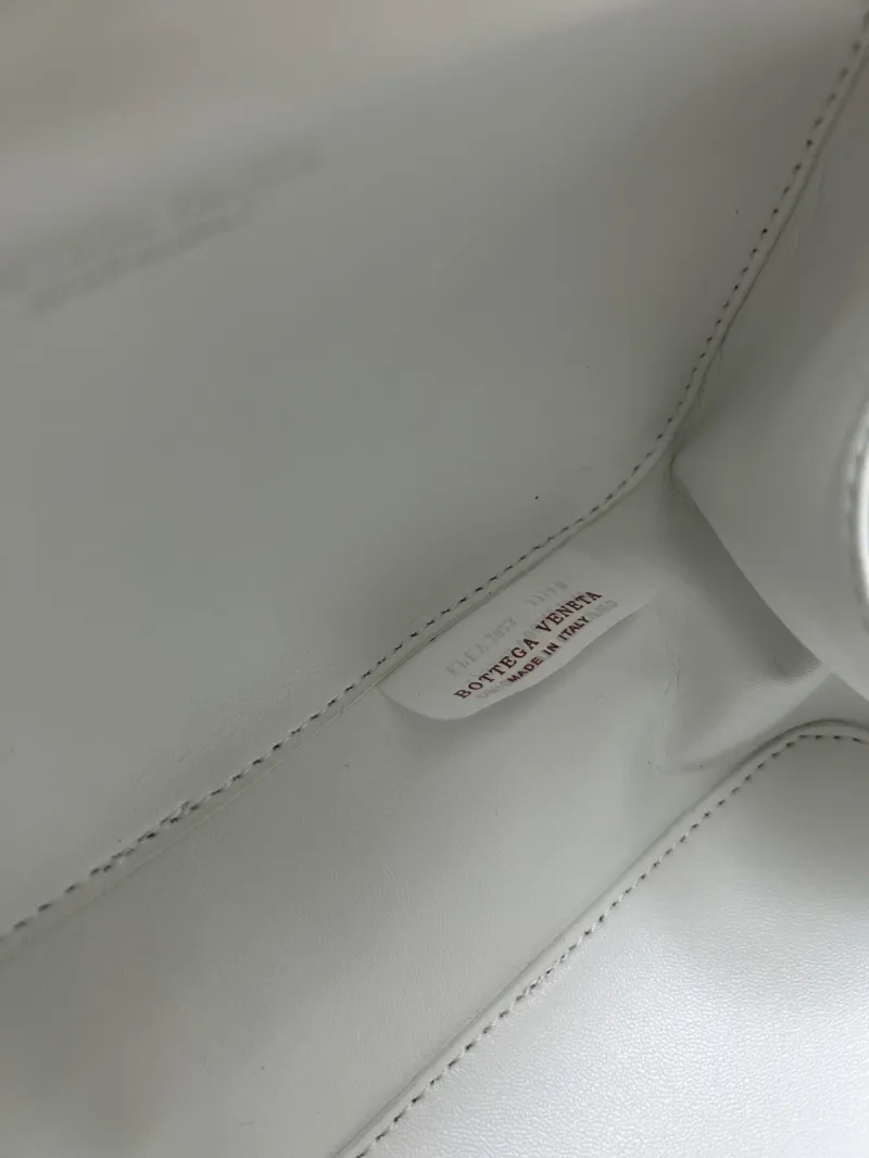 Bottega Veneta White Woven Clutch S0899 - Image 9