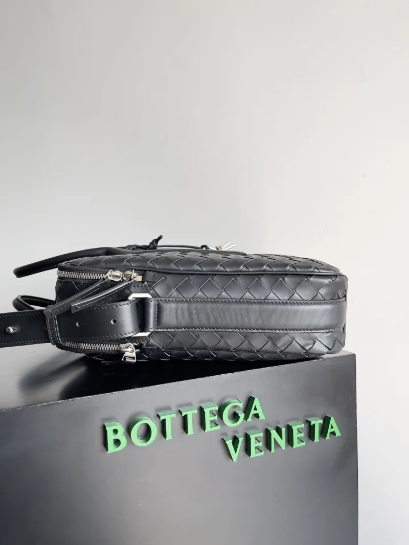 Alternative view of BV Briefcases-3