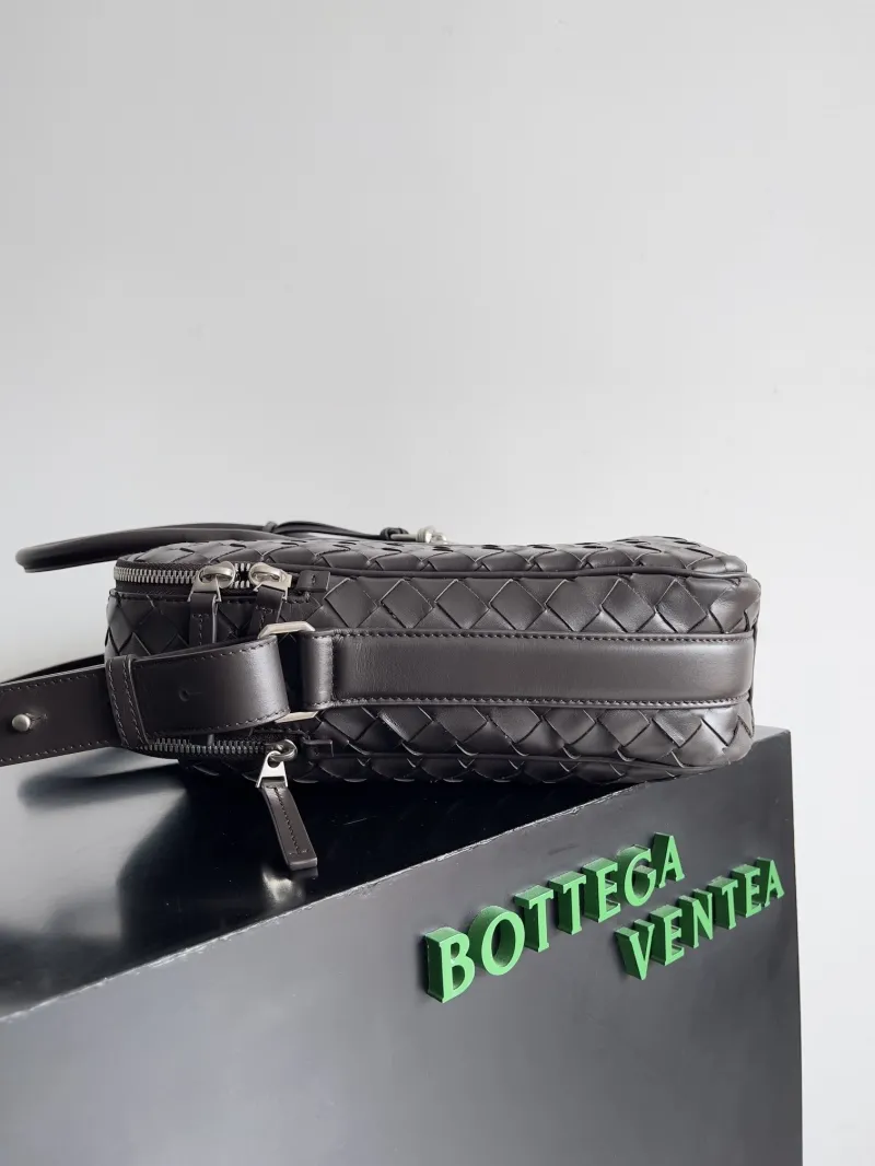 Alternative view of BV Briefcases-4