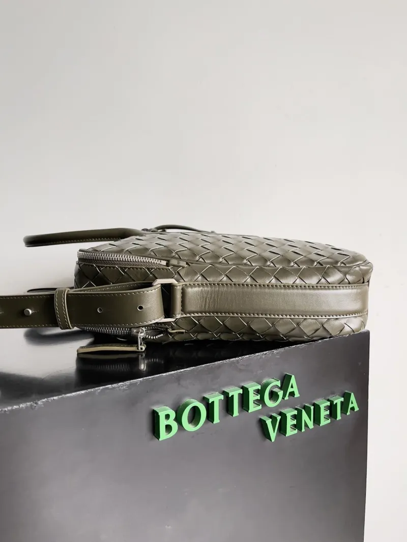 Alternative view of BV Briefcases-5