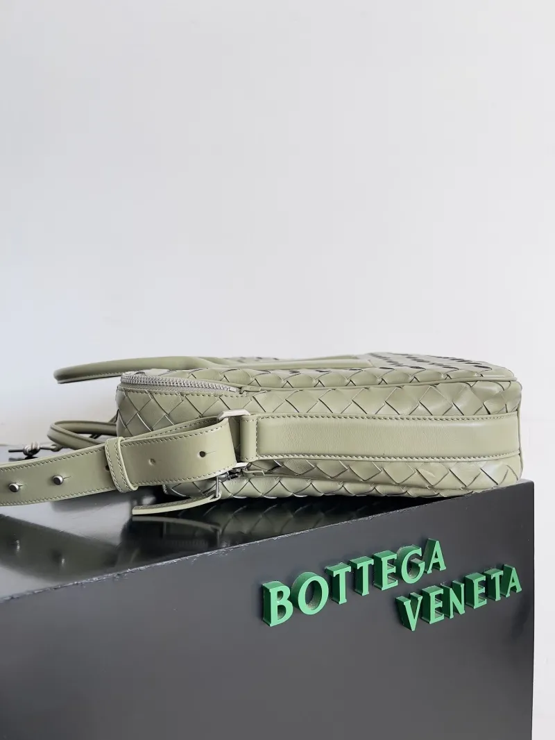Alternative view of BV Briefcases-6