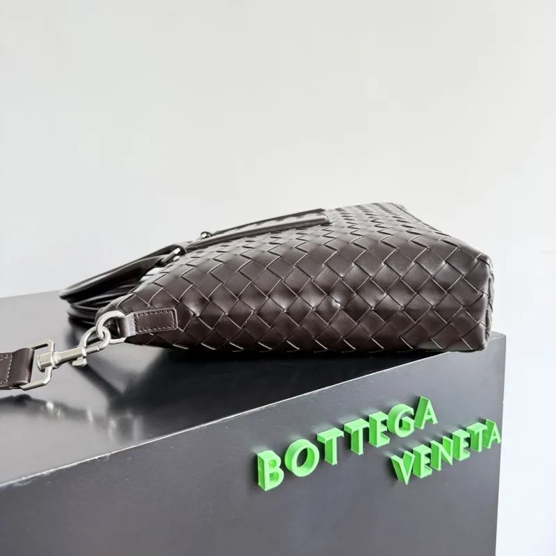 Alternative view of BV Briefcases-9