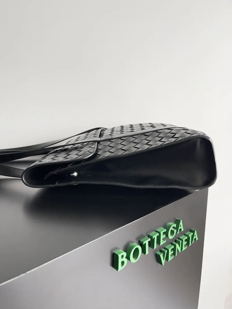 Alternative view of BV Briefcases-10