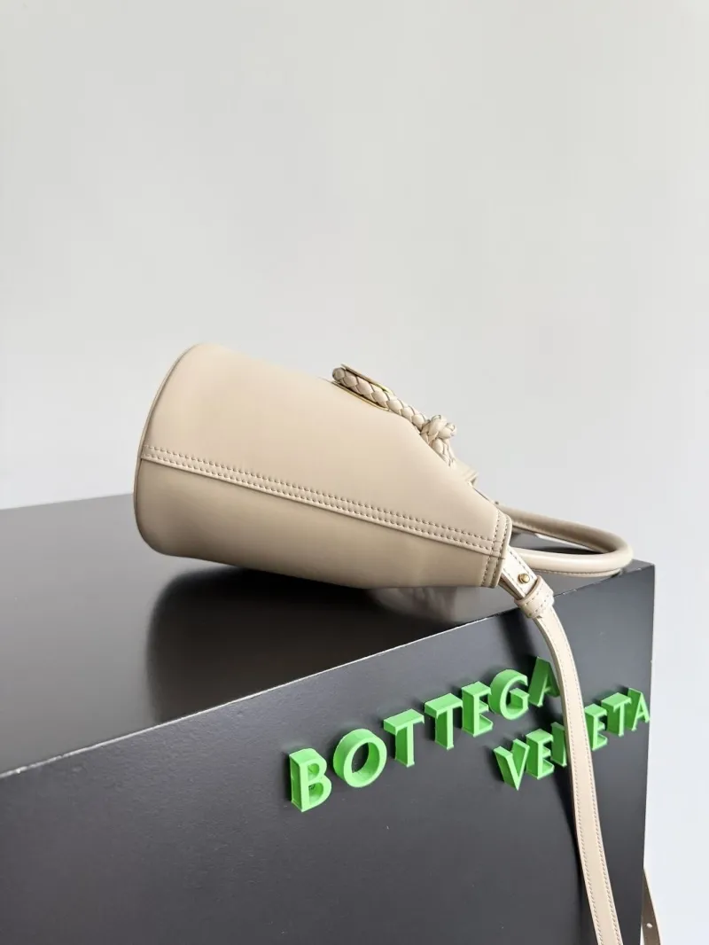 Alternative view of BV Bucket Bags-3