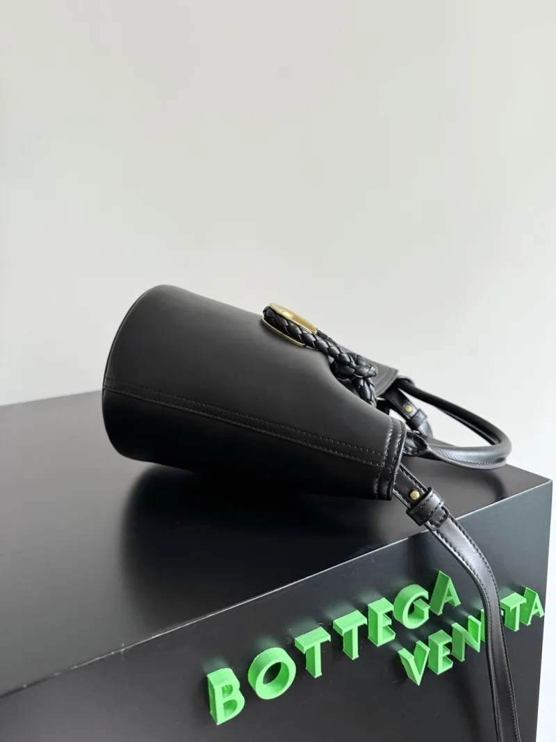Alternative view of BV Bucket Bags-4