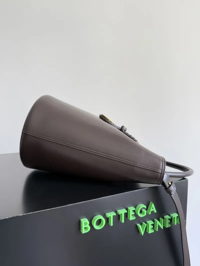 Alternative view of BV Bucket Bags-5