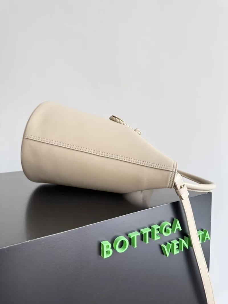 Alternative view of BV Bucket Bags-7