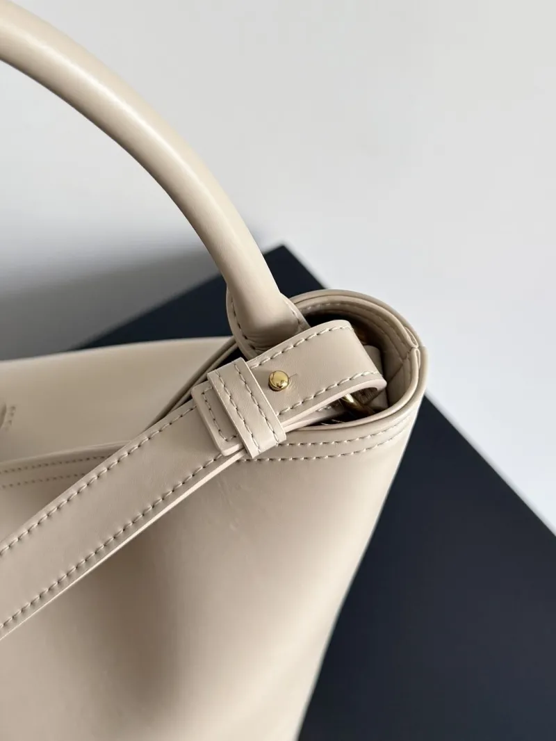 Bottega Veneta Beige Leather Bucket Bag - Image 6