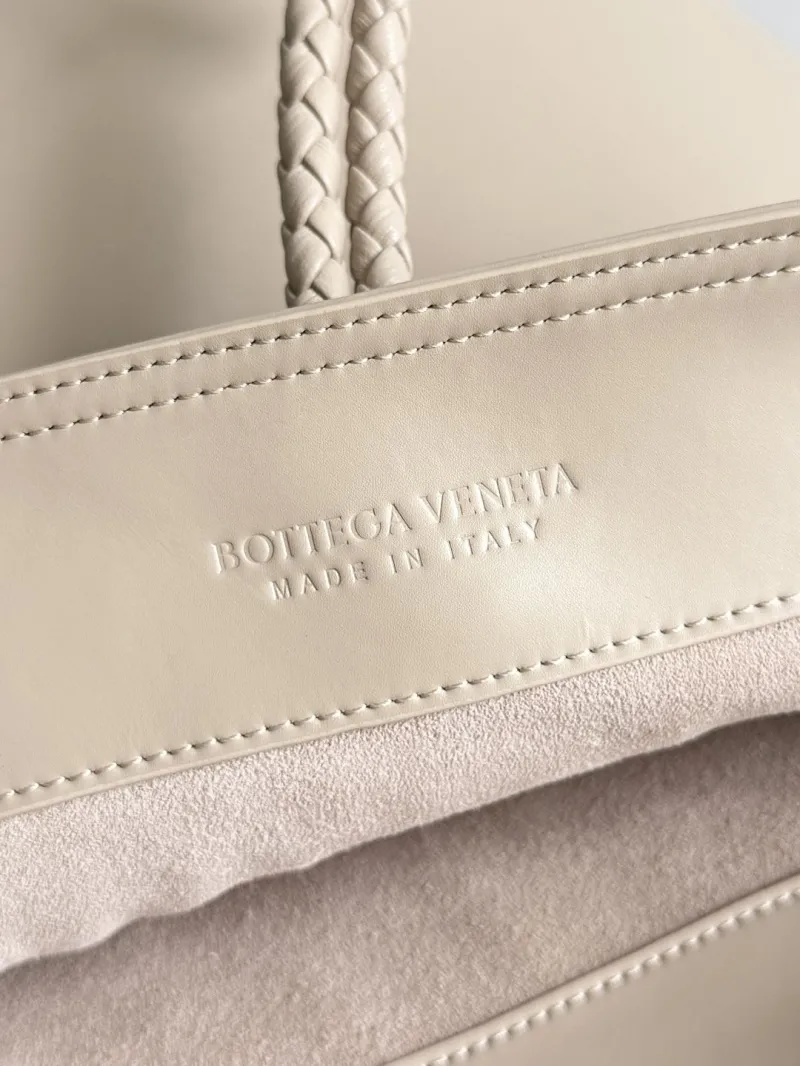 Bottega Veneta Beige Leather Bucket Bag - Image 7