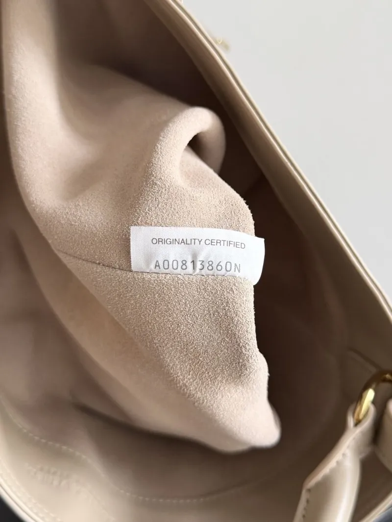 Bottega Veneta Beige Leather Bucket Bag - Image 8