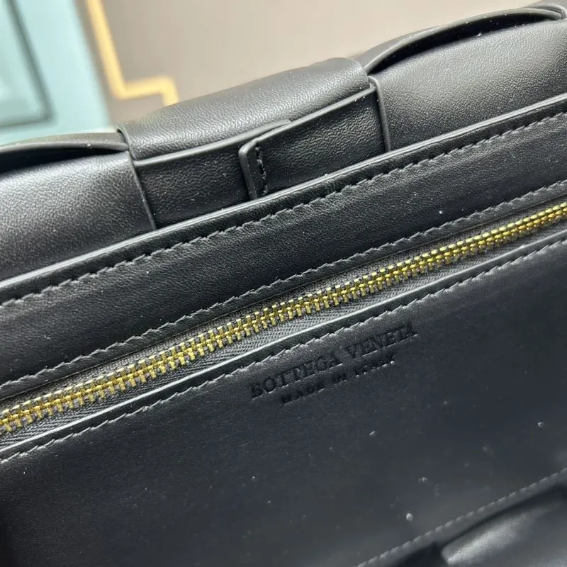 BV Black Leather Crossbody Satchel Bag 3032 26cm - Image 8