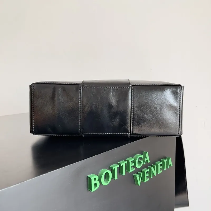 Bottega Veneta Black Leather Crossbody Satchel Bag - Image 3