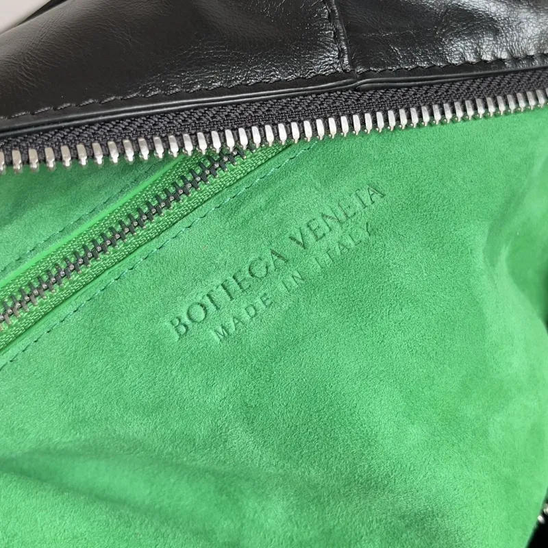 Bottega Veneta Black Leather Crossbody Satchel Bag - Image 7