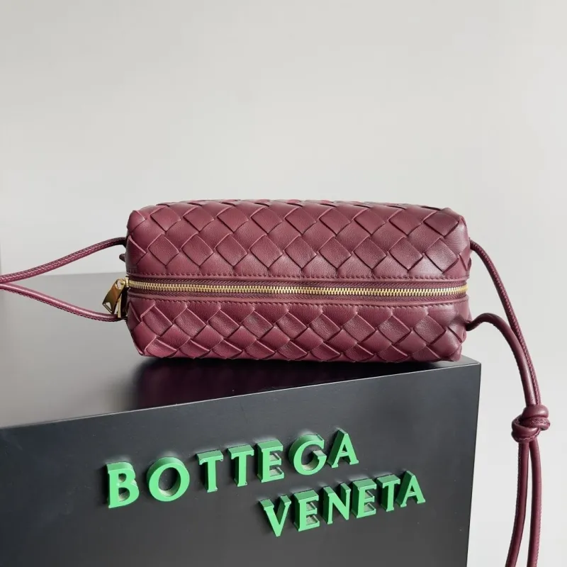 Bottega Veneta Burgundy Woven Crossbody Bag - Image 4