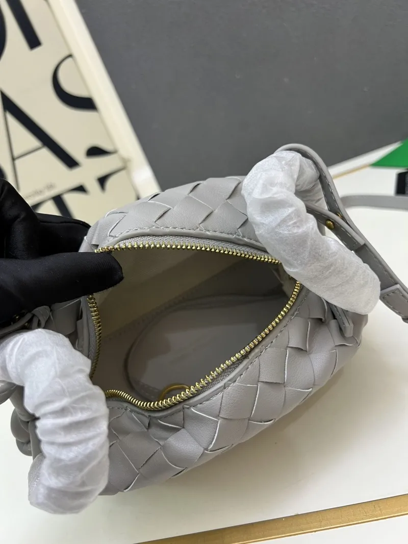 BV Gray Woven Satchel Bag S04003 - Image 8