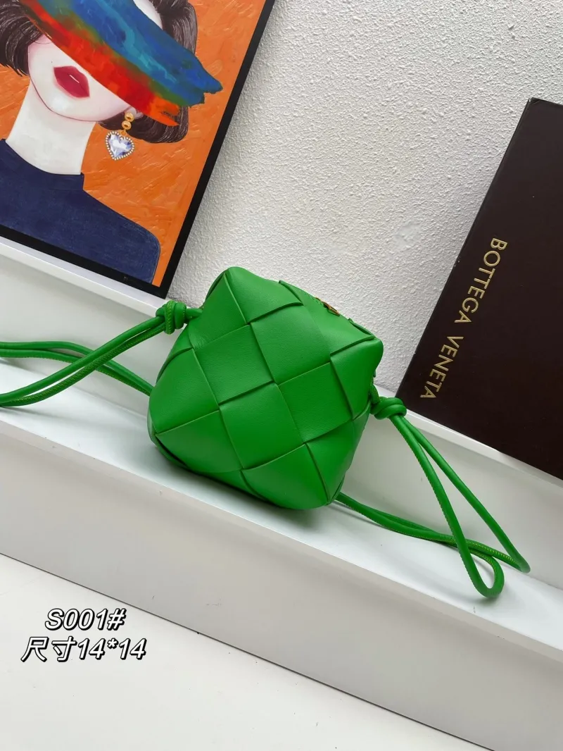 Bottega Veneta Green Woven Bucket Bag S001