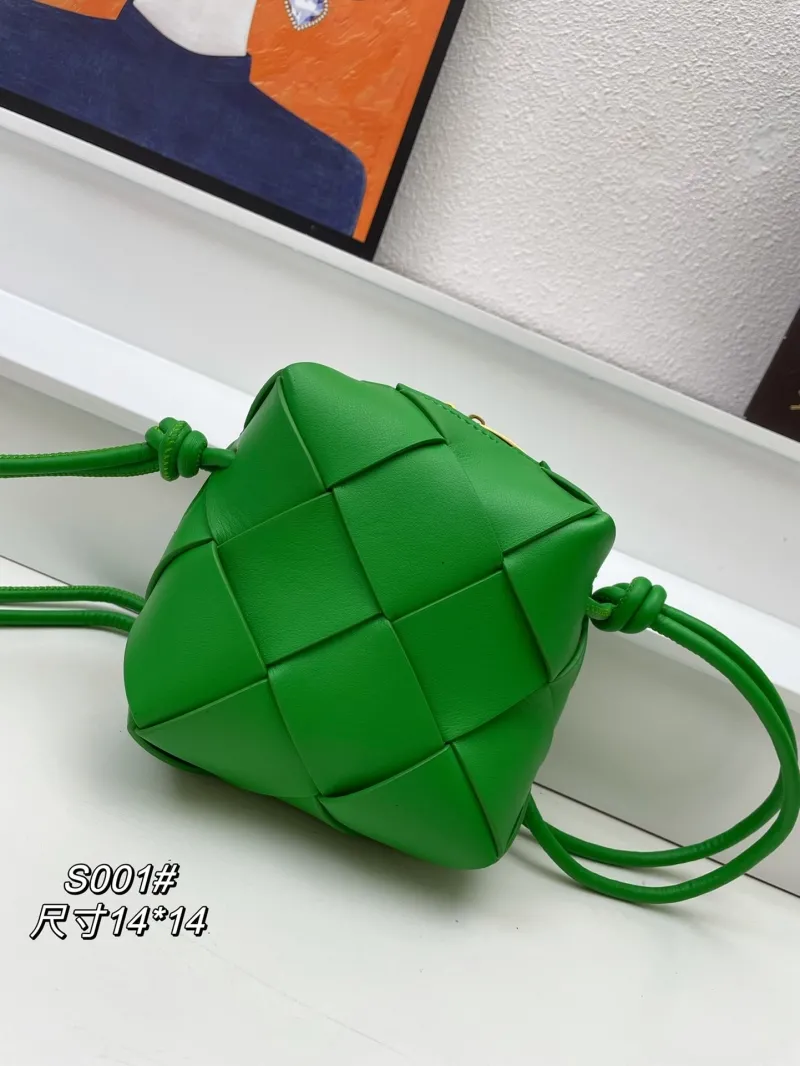 Bottega Veneta Green Woven Bucket Bag S001 - Image 3