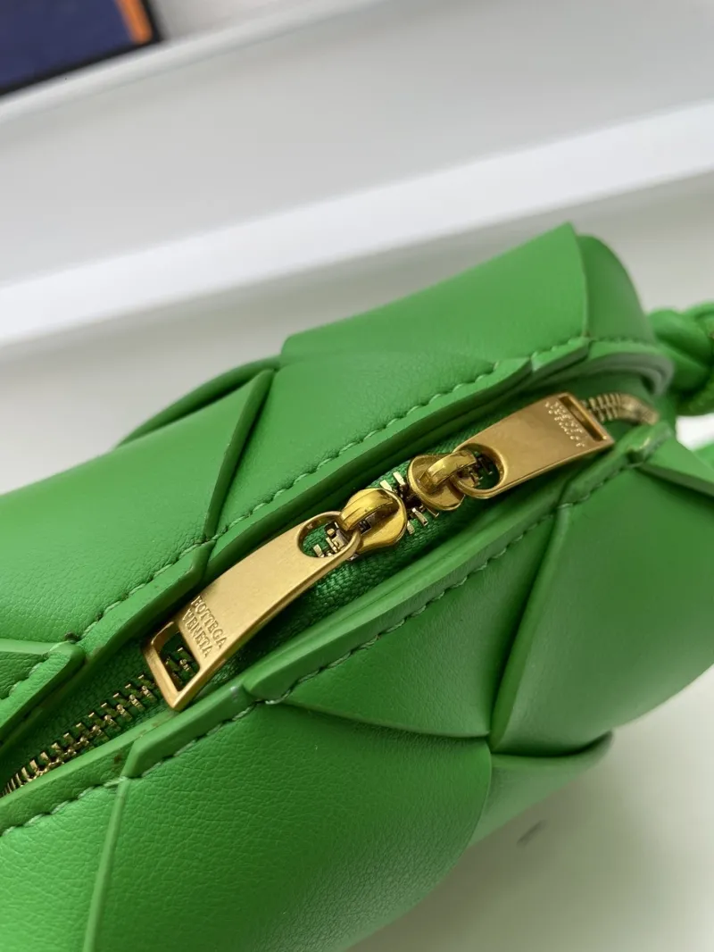 Bottega Veneta Green Woven Bucket Bag S001 - Image 4