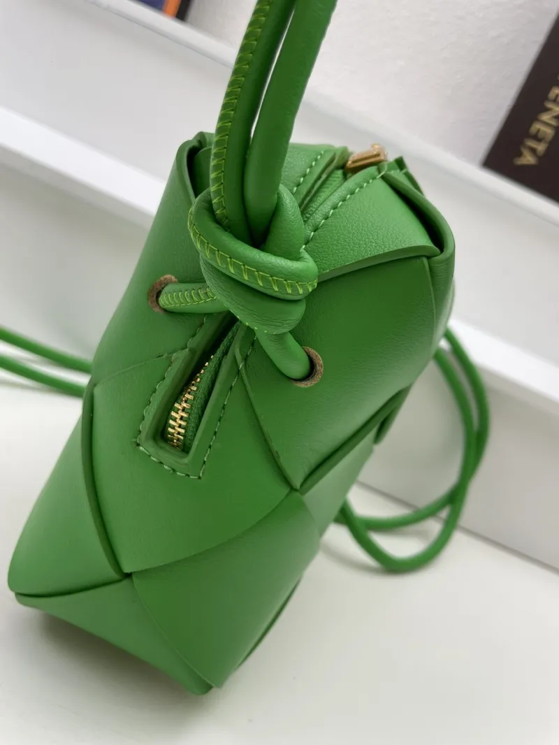 Bottega Veneta Green Woven Bucket Bag S001 - Image 5