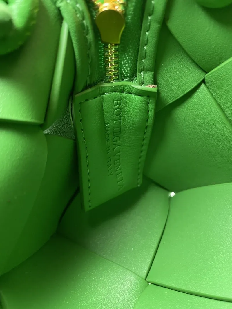 Bottega Veneta Green Woven Bucket Bag S001 - Image 9
