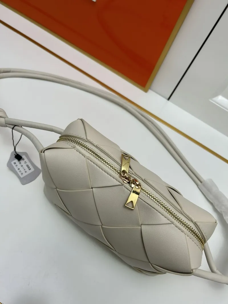 BV Beige Woven Satchel Bag S002 - Image 4