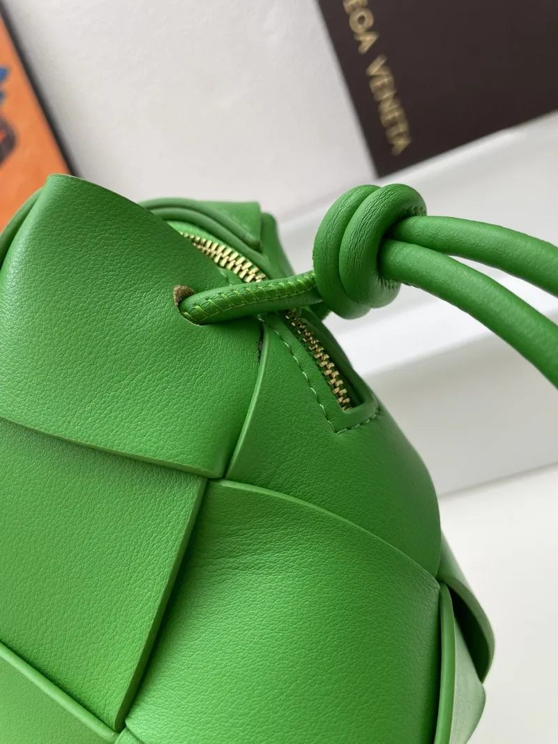 Bottega Veneta Green Woven Bucket Crossbody Bag S001 - Image 6