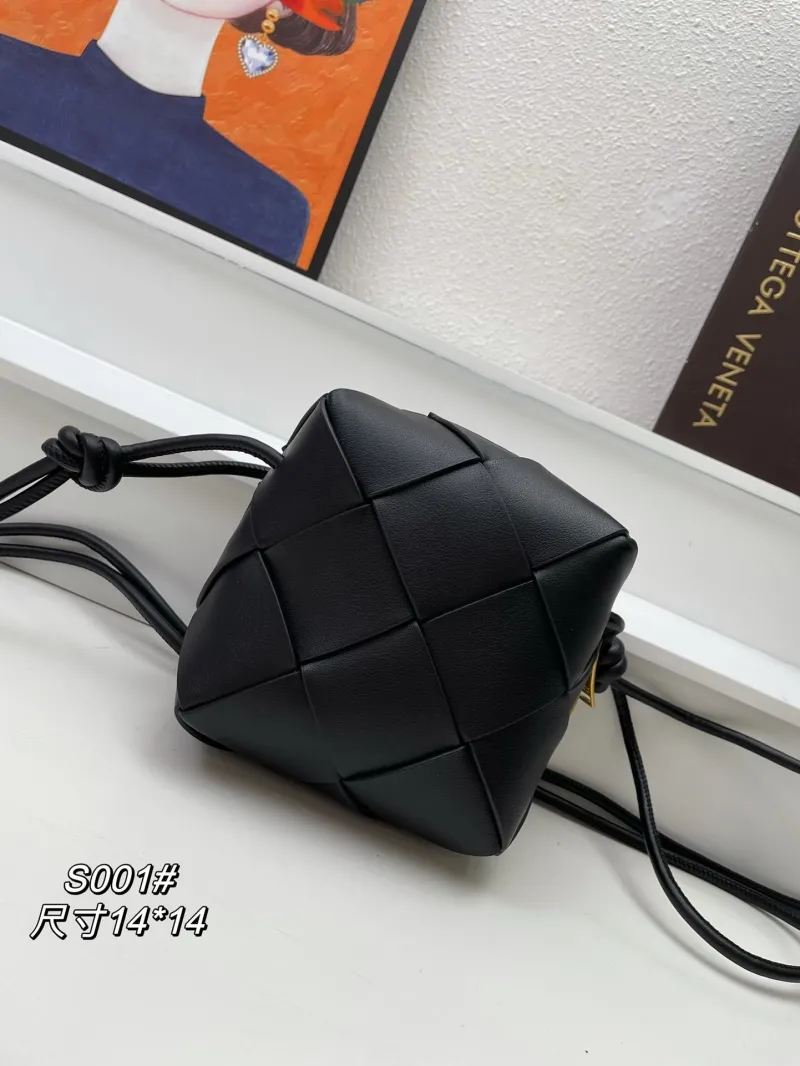 Bottega Veneta Black Woven Crossbody Bucket Bag S001 - Image 3