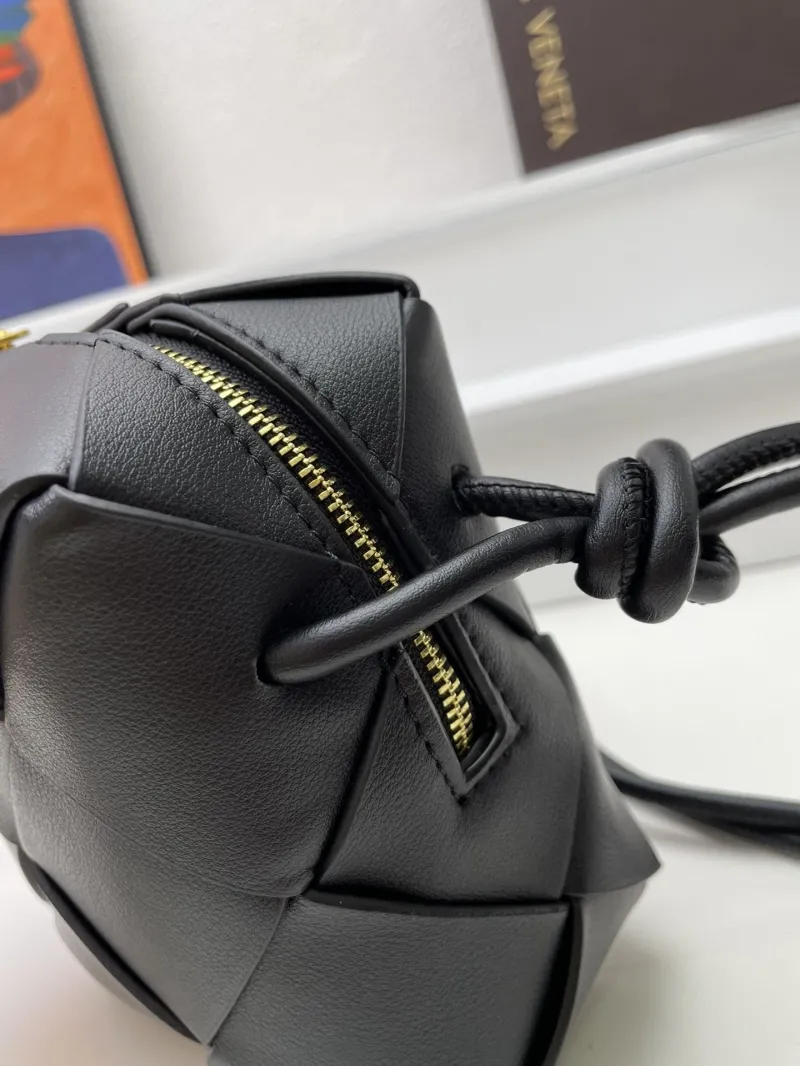 Bottega Veneta Black Woven Crossbody Bucket Bag S001 - Image 6