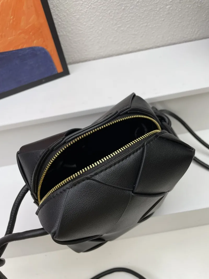 Bottega Veneta Black Woven Crossbody Bucket Bag S001 - Image 8