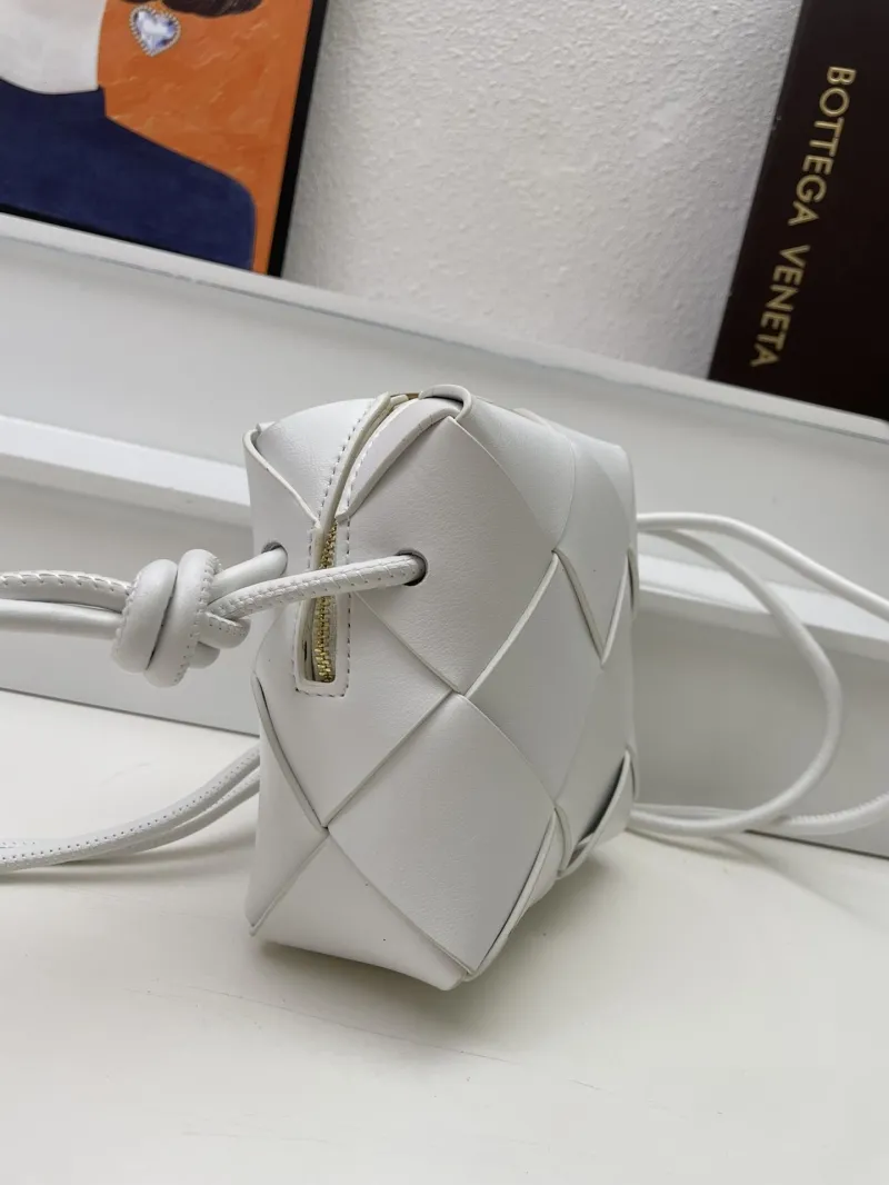 Bottega Veneta White Woven Crossbody Bag S001 - Image 5