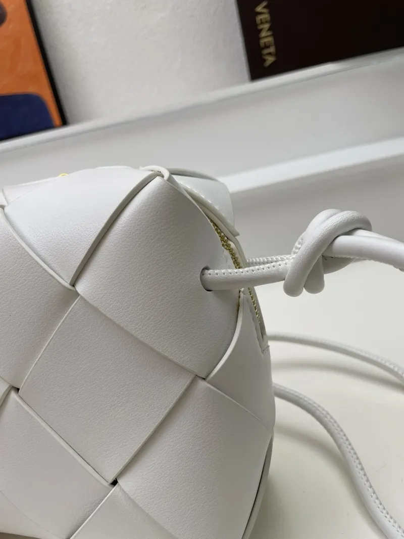 Bottega Veneta White Woven Crossbody Bag S001 - Image 6