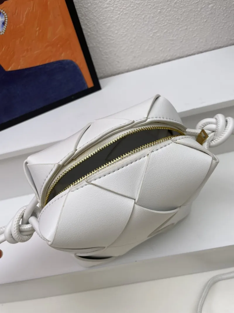 Bottega Veneta White Woven Crossbody Bag S001 - Image 8