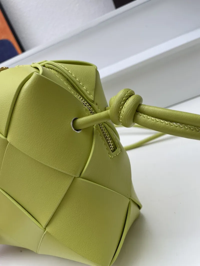 Bottega Veneta Lime Green Woven Bucket Bag S001 - Image 6