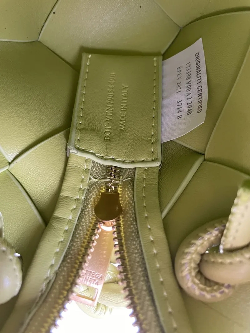 Bottega Veneta Lime Green Woven Bucket Bag S001 - Image 9