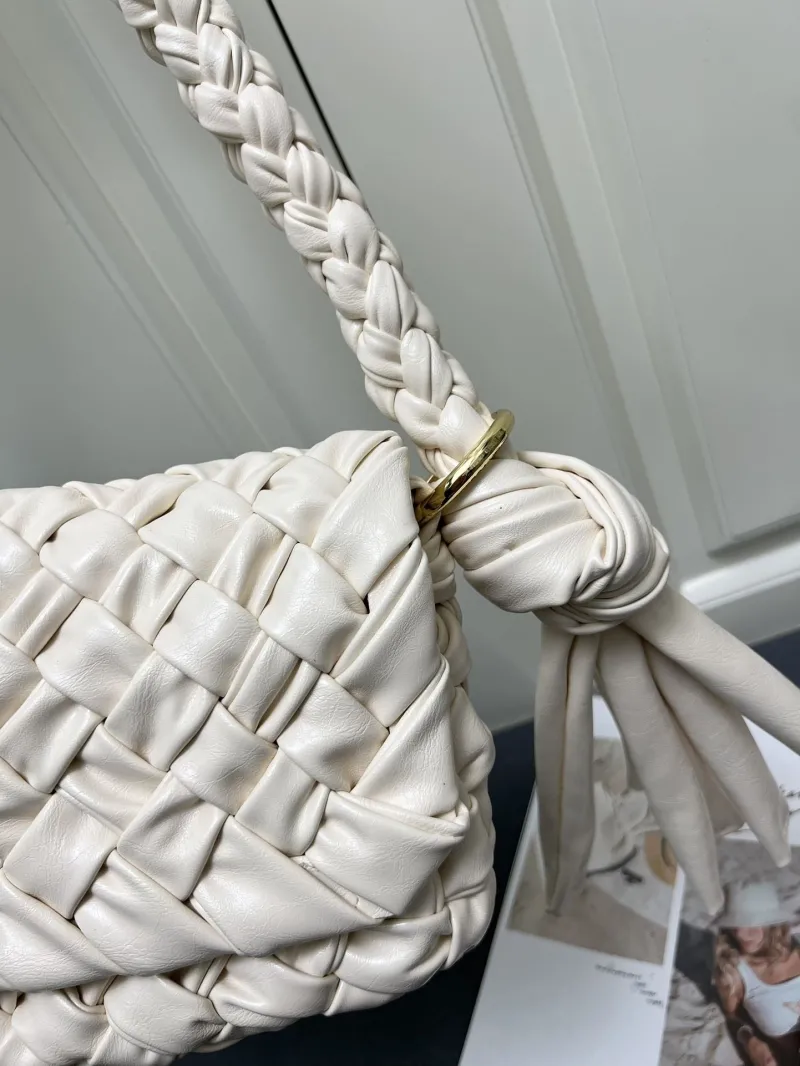 BV Cream Woven Shoulder Satchel Bag S0985 18-25-5.5cm - Image 5