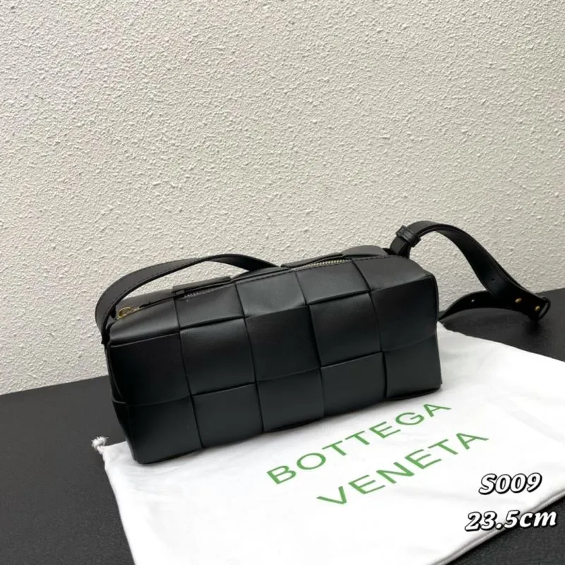 Bottega Veneta Black Woven Crossbody Bag S009 23.5cm