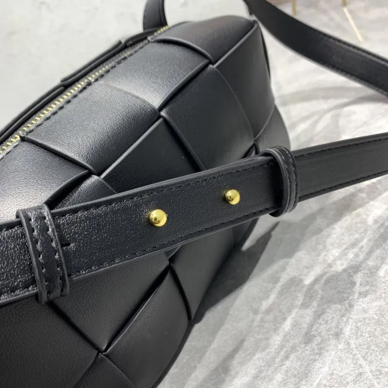 Bottega Veneta 5955 Black Leather Crossbody Bag - Image 5