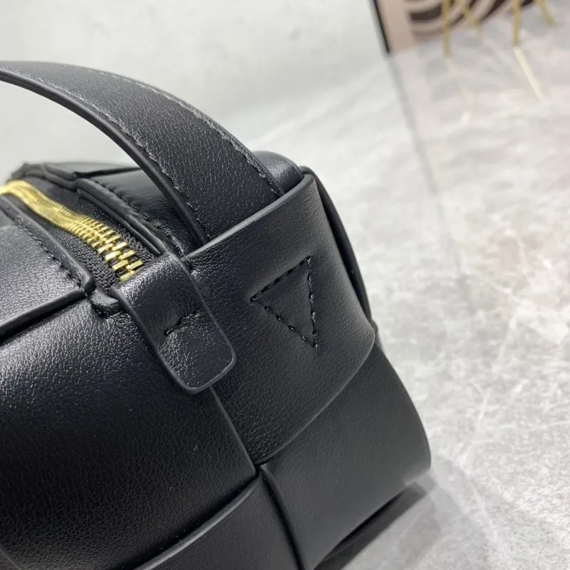 Bottega Veneta 5955 Black Leather Crossbody Bag - Image 6