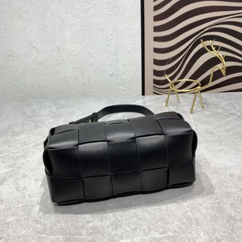 Bottega Veneta 5955 Black Leather Crossbody Bag - Image 7
